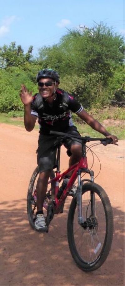 Craig & Katrina Nethercott Cycling on the  tour with redspokes